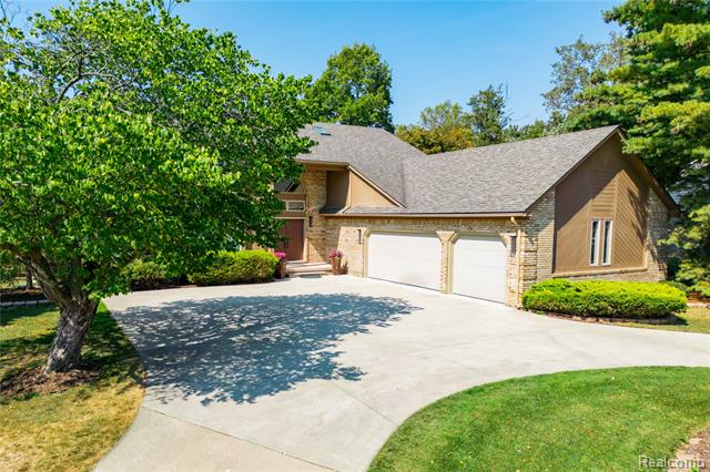 Builiding view sixty nine for 29462 East River, Grosse Ile, MI. 48138