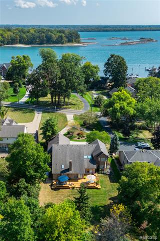 Builiding view sixty one for 29462 East River, Grosse Ile, MI. 48138