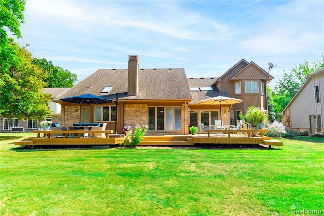 Builiding view sixty for 29462 East River, Grosse Ile, MI. 48138