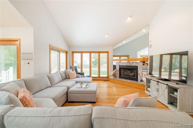 Builiding view thirteen for 29462 East River, Grosse Ile, MI. 48138