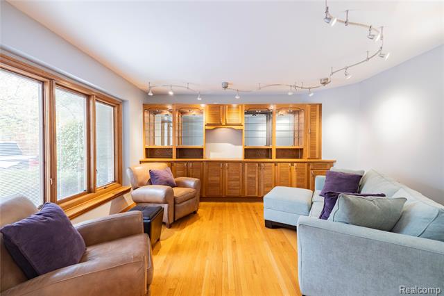 Builiding view thirty three for 29462 East River, Grosse Ile, MI. 48138