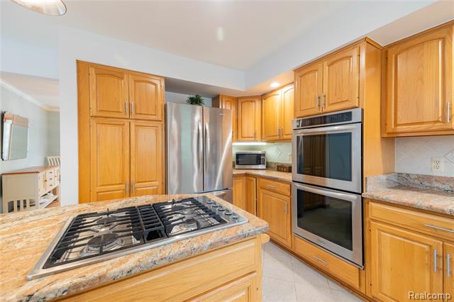 Builiding view twenty five for 29462 East River, Grosse Ile, MI. 48138