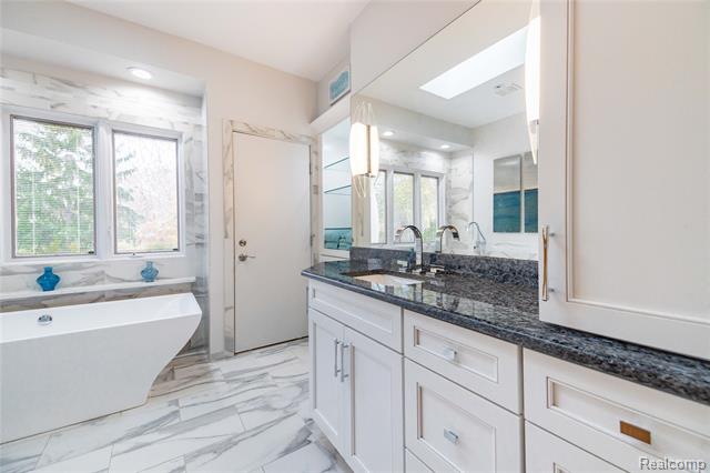 Builiding view twenty nine for 29462 East River, Grosse Ile, MI. 48138