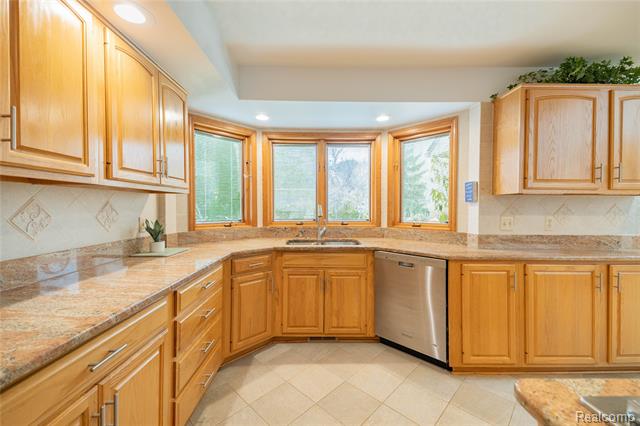 Builiding view twenty two for 29462 East River, Grosse Ile, MI. 48138