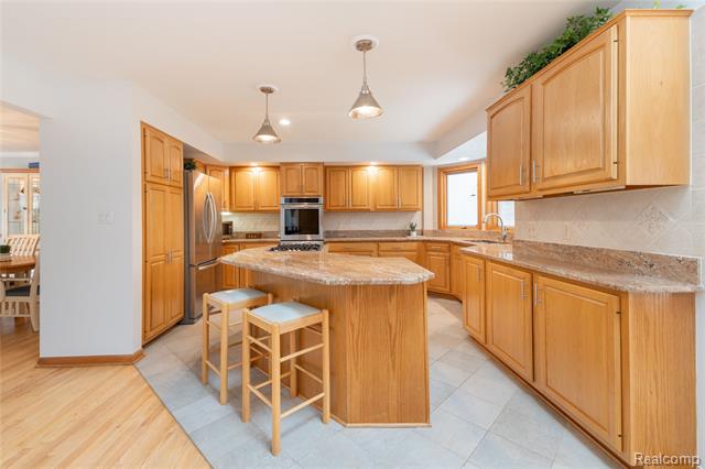 Builiding view twenty for 29462 East River, Grosse Ile, MI. 48138