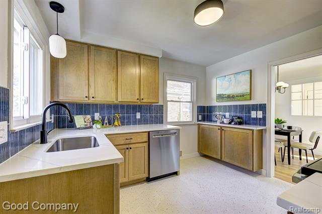 Builiding view fourteen for 24231 Ridgedale, Oak Park, MI. 48237