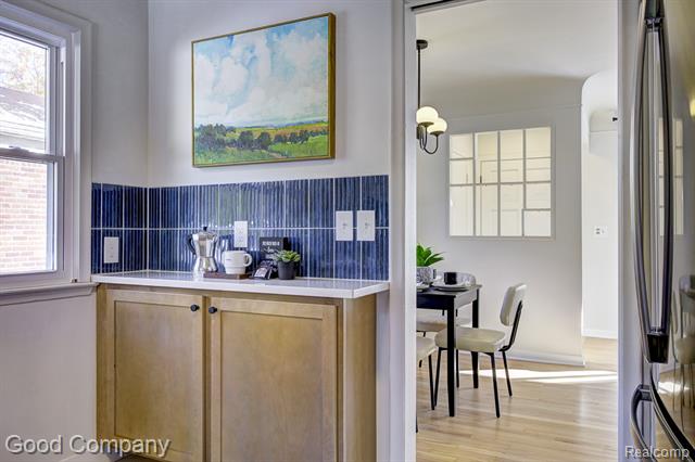 Builiding view nineteen for 24231 Ridgedale, Oak Park, MI. 48237