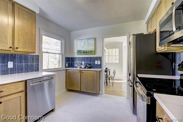 Builiding view sixteen for 24231 Ridgedale, Oak Park, MI. 48237