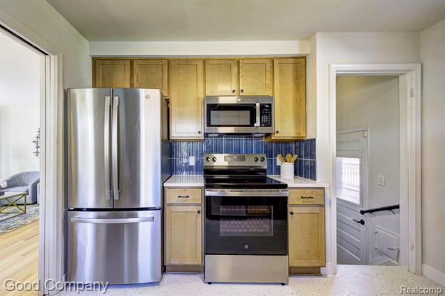 Builiding view thirteen for 24231 Ridgedale, Oak Park, MI. 48237