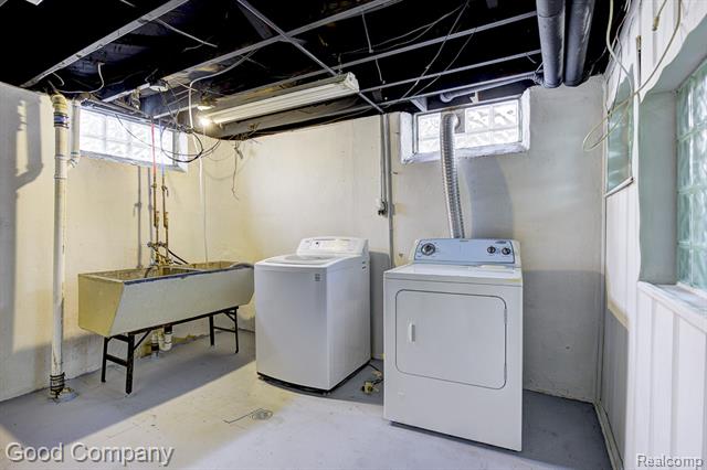 Builiding view thirty five for 24231 Ridgedale, Oak Park, MI. 48237