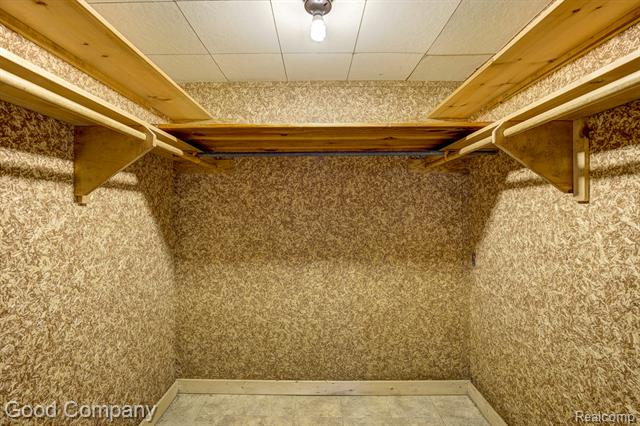 Builiding view thirty four for 24231 Ridgedale, Oak Park, MI. 48237