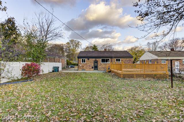 Builiding view thirty nine for 24231 Ridgedale, Oak Park, MI. 48237