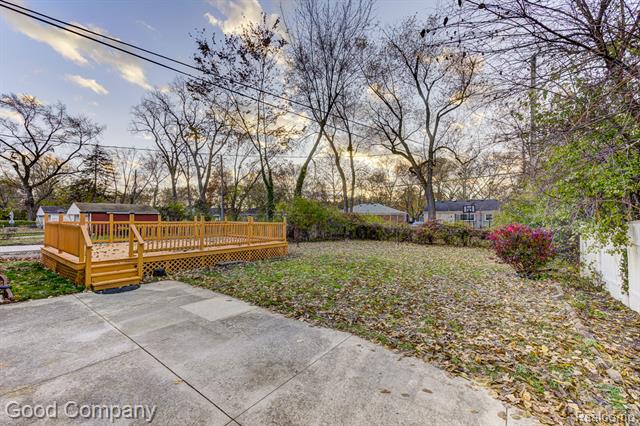 Builiding view thirty six for 24231 Ridgedale, Oak Park, MI. 48237