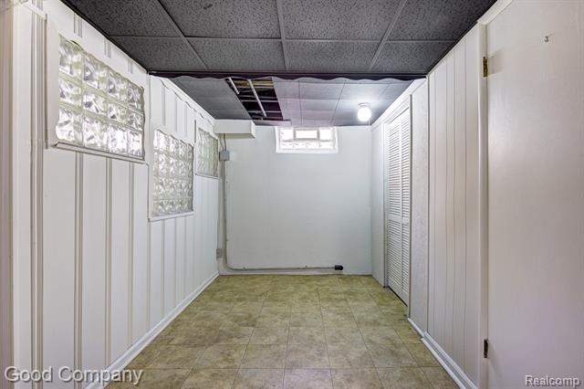 Builiding view thirty three for 24231 Ridgedale, Oak Park, MI. 48237