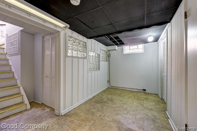 Builiding view thirty two for 24231 Ridgedale, Oak Park, MI. 48237