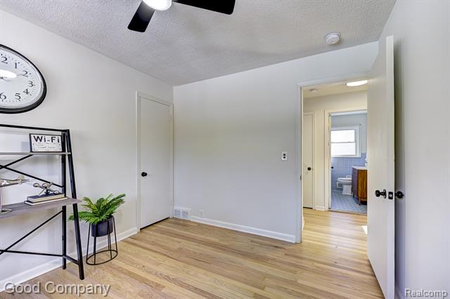 Builiding view twenty eight for 24231 Ridgedale, Oak Park, MI. 48237