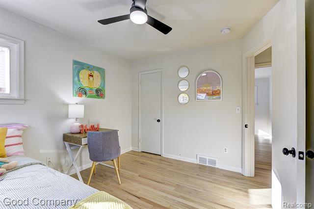 Builiding view twenty four for 24231 Ridgedale, Oak Park, MI. 48237