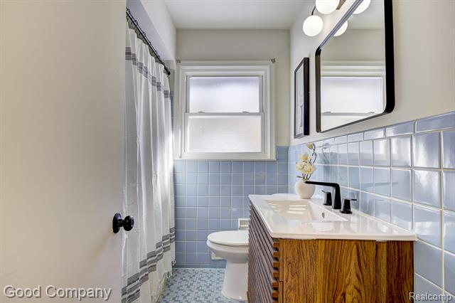 Builiding view twenty two for 24231 Ridgedale, Oak Park, MI. 48237