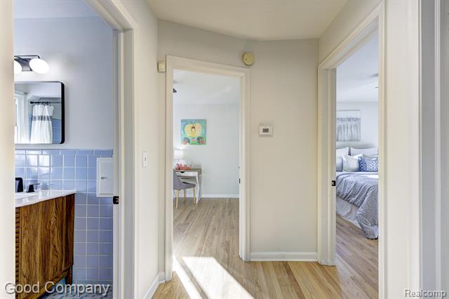 Builiding view twenty for 24231 Ridgedale, Oak Park, MI. 48237