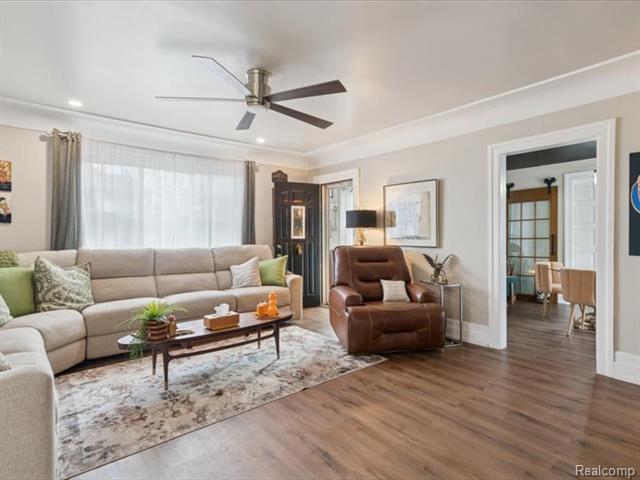 Builiding view eight for 404 Pine, Wyandotte, MI. 48192