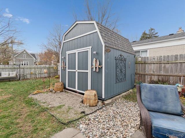 Builiding view fifty one for 404 Pine, Wyandotte, MI. 48192