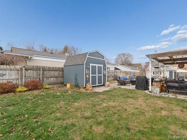 Builiding view fifty two for 404 Pine, Wyandotte, MI. 48192