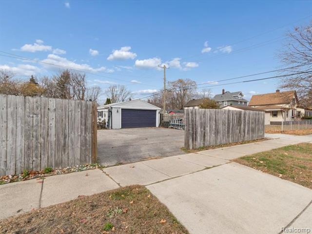 Builiding view forty eight for 404 Pine, Wyandotte, MI. 48192