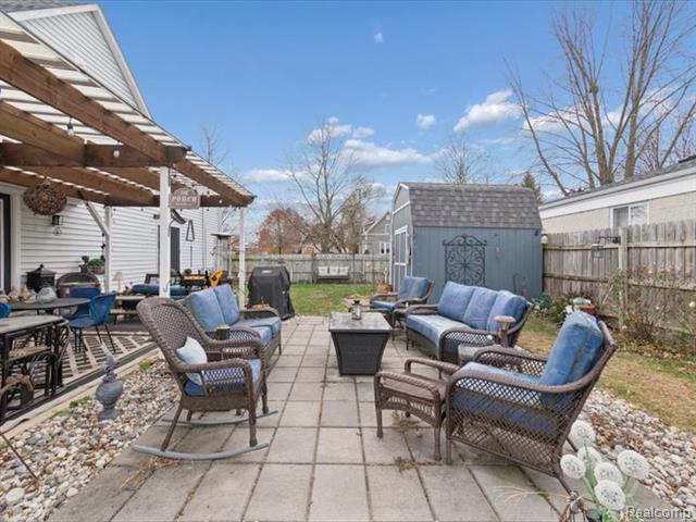 Builiding view forty five for 404 Pine, Wyandotte, MI. 48192