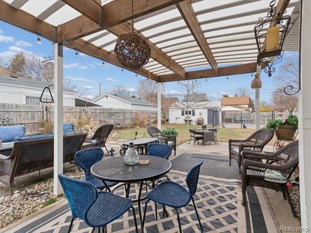 Builiding view forty four for 404 Pine, Wyandotte, MI. 48192