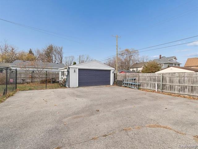 Builiding view forty nine for 404 Pine, Wyandotte, MI. 48192