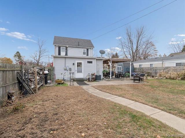 Builiding view forty seven for 404 Pine, Wyandotte, MI. 48192