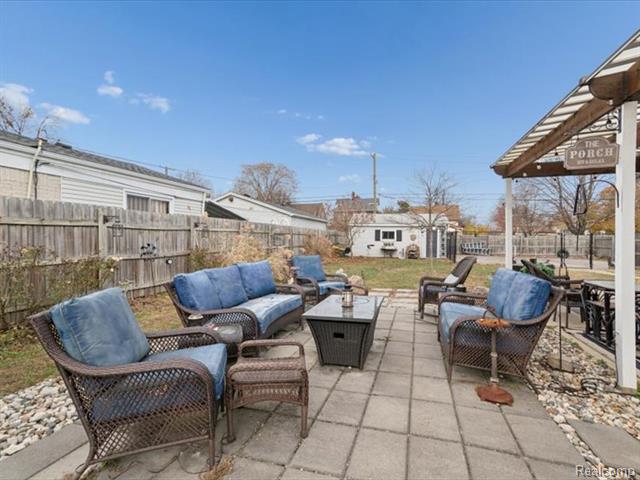 Builiding view forty three for 404 Pine, Wyandotte, MI. 48192