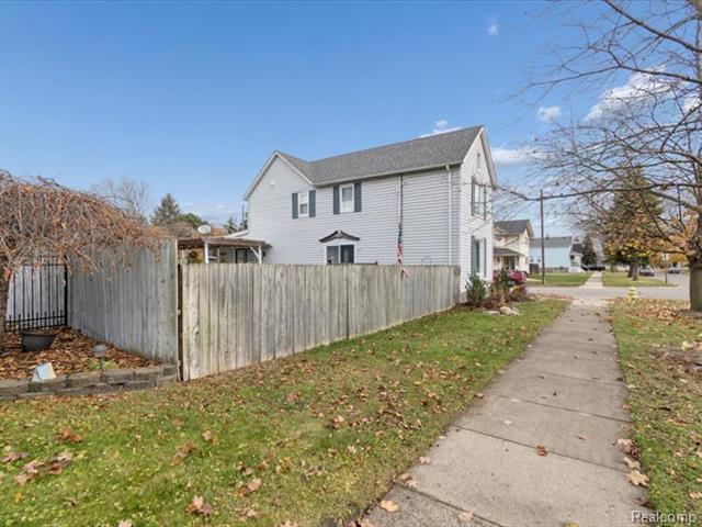 Builiding view one for 404 Pine, Wyandotte, MI. 48192