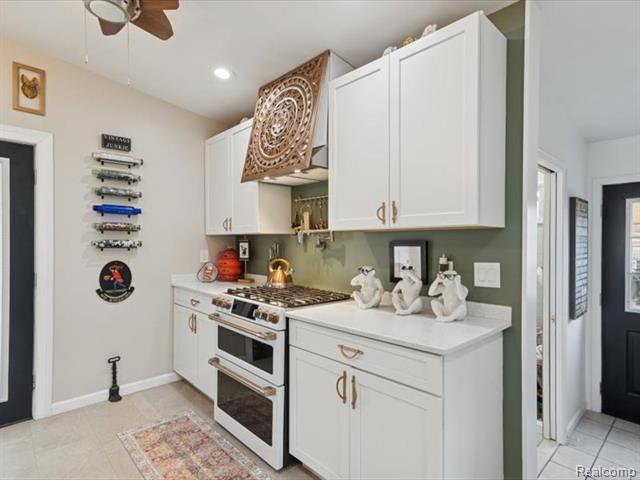 Builiding view sixteen for 404 Pine, Wyandotte, MI. 48192