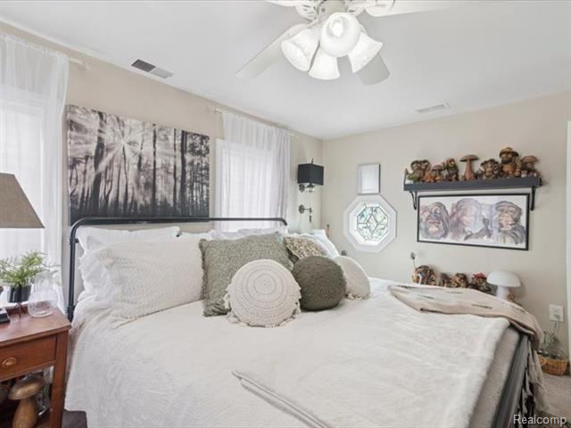 Builiding view thirty five for 404 Pine, Wyandotte, MI. 48192