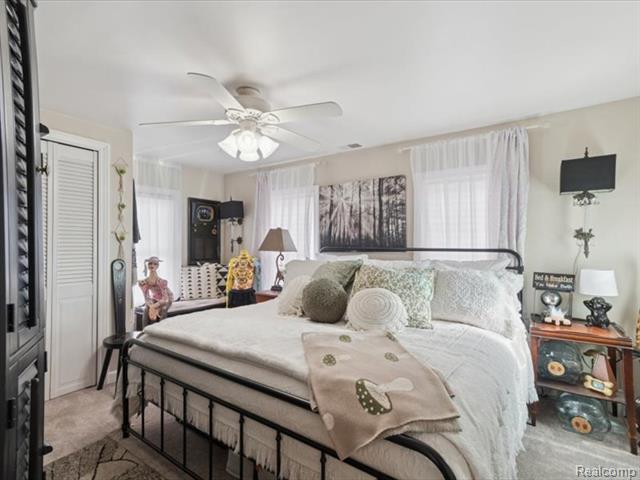 Builiding view thirty four for 404 Pine, Wyandotte, MI. 48192