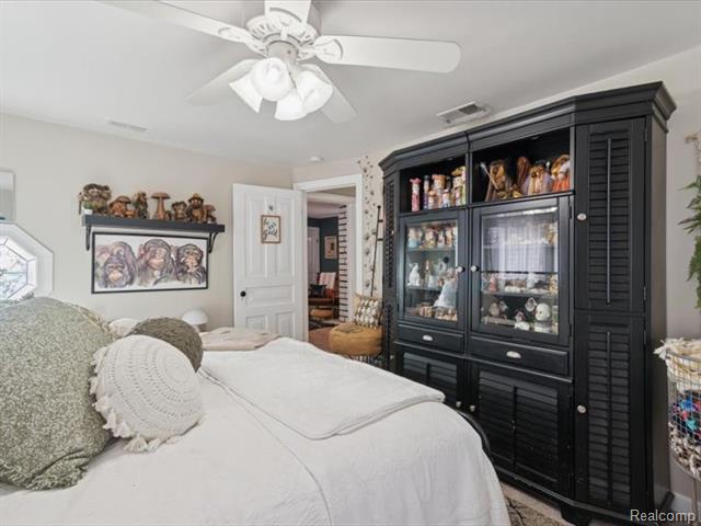 Builiding view thirty six for 404 Pine, Wyandotte, MI. 48192