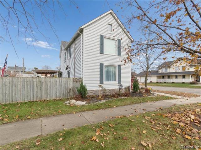 Builiding view three for 404 Pine, Wyandotte, MI. 48192