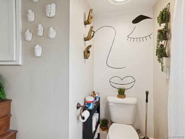 Builiding view twenty nine for 404 Pine, Wyandotte, MI. 48192