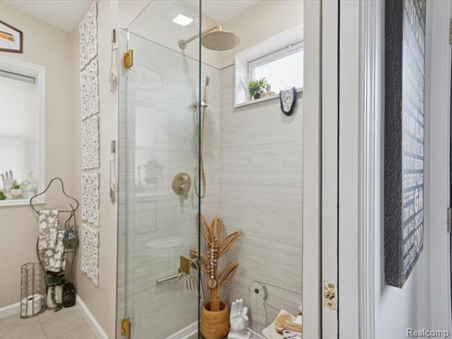 Builiding view twenty one for 404 Pine, Wyandotte, MI. 48192