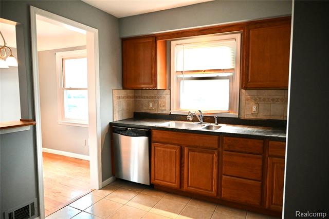 Builiding view six for 14613 Trenton, Southgate, MI. 48195