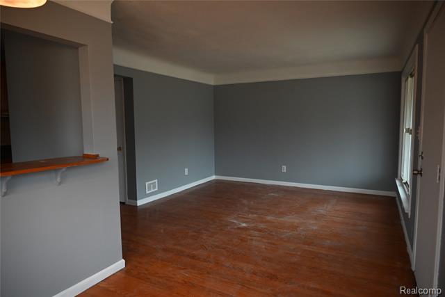 Builiding view thirteen for 14613 Trenton, Southgate, MI. 48195