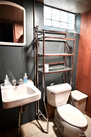 Builiding view twenty five for 14613 Trenton, Southgate, MI. 48195