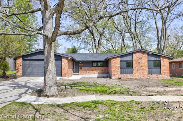 front view for 24250 Majestic St, Oak Park, Mi. 48237