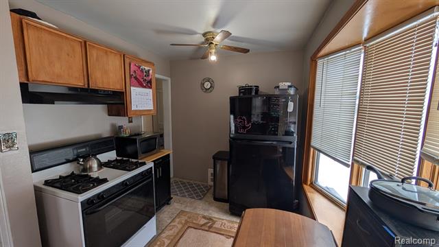 Builiding view seven for 13116 Jobin, Southgate, MI. 48195