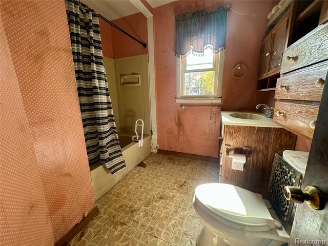 Builiding view eight for 255 Poplar, Wyandotte, MI. 48192