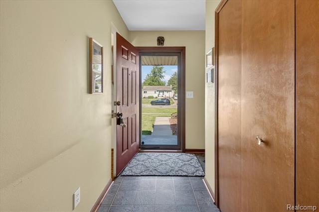 Builiding view five for 15125 Churchill, Southgate, MI. 48195