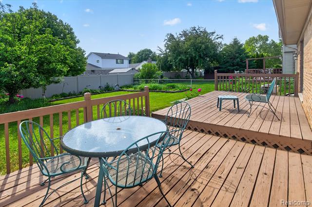 Builiding view thirty for 15125 Churchill, Southgate, MI. 48195