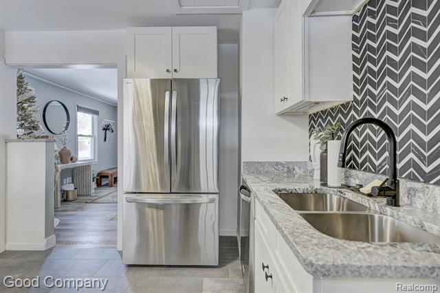 Builiding view eighteen for 1902 Moorhouse, Ferndale, MI. 48220