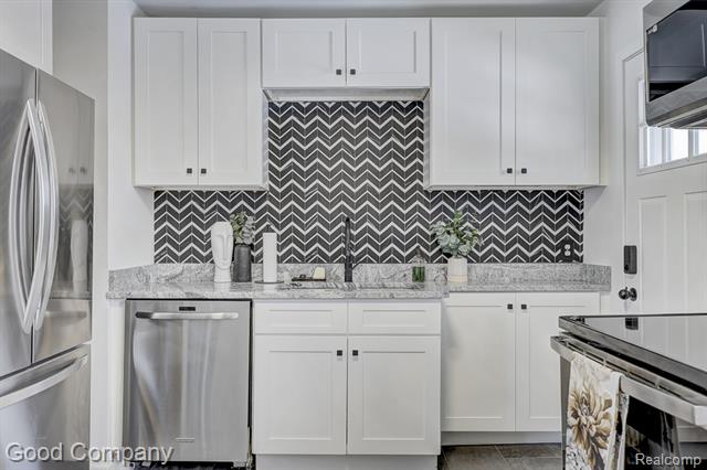 Builiding view fifteen for 1902 Moorhouse, Ferndale, MI. 48220